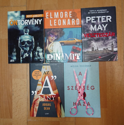 Abigail Dean, Melba Escobar, Peter May, Jeff Abbott, Elmore Leonard - 5 lebilincselő thriller: "A" lány, A szépség háza, Vesztegzár, Öntörvény, Dinamit