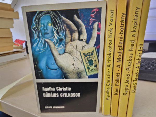 Agatha Christie, Ken Follett, Rejt Jen - 4db krimi, KNYVMENT AJNLAT: Bbjos gyilkosok+ A titokzatos kk vonat+ A Modigliani-botrny+ A fehr folt