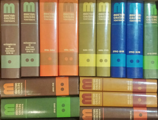 Sz�kely Gy�rgy (szerk.), Ember Gy�z� (szerk.), Heckenast Guszt�v (szerk.), M�rei Gyula (szerk.), Han�k P�ter (szerk.), R�nki Gy�rgy (szerk.), Pach Zsigmond P�l (a szerkeszt� bizotts�g vez - Magyarorsz�g t�rt�nete 14 k�tetben: El�zm�nyek �s magyar t�rt�net 1242-ig I-II. + 1526-1686 I-II. + 1686-1790 I-II. + 1790-1848 I-II. + 1890-1918 I-II. + 1918-1919 1919-1945 I-II. (14 k�tet)