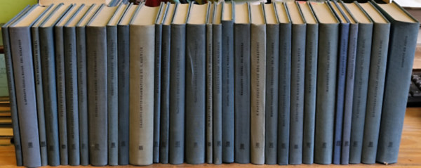 Cornelius Tacitus, C. Suetonius Tranquillus, Flavii Sosipatri Charisii, Georgius Haloinus, Martinus Dorpius, M. Tullius Cicero, C. Sallustius Crispus, Paulus Rubigallus, L. Annaeus Seneca Maior, Turpi - Bibliotheca Teubneriana - 4. k�nyvcsomag (30 k�tet)