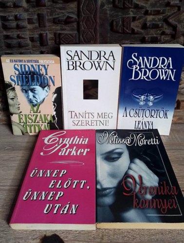 Sidney Sheldon, Sandra Brown, Cynthia Parker, Melissa Moretti - Szerelmes, szrakoztat irodalmi knyvcsomag (5db) Az jszaka titkai, Tants meg szeretni!, A cstrtk lenya, nnep eltt, nnep utn, Veronika knnyei