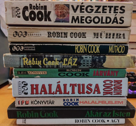 Robin Cook - 9 db Robin Cook: Agy; Akár az Isten; Halálfélelem; Haláltusa; Járvány; Láz; Mutáció; Műhiba; Végzetes megoldás