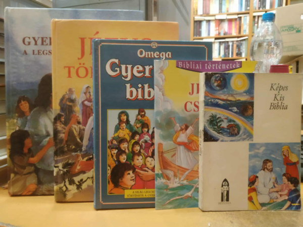 5 db valls gyerekeknek: Kpes kis Biblia; Jzus csodi; Omega gyermekbiblia; Jzus trtnete; Biblia gyermekeknek (A legszebb trtnetek)