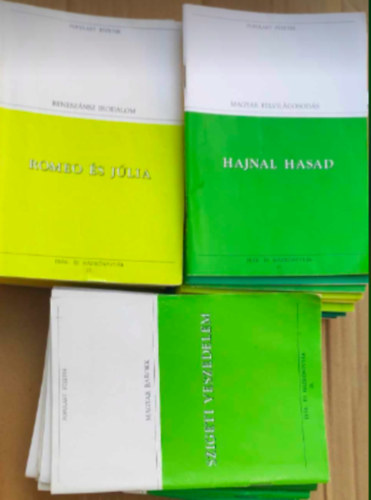 40 db Populart füzetek : - Hamlet - Égi-földi szerelem - Csavargó énekek - Szent szerelem - A lélek békéje - Költői mesterség - A bölcsesség szeretete - Históriás énekek - Szép magyar komédia - Lüszisztraté - Iphigeneia Auliszban