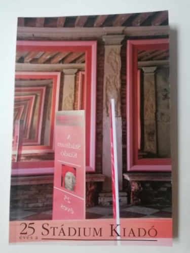 25 �ves a St�dium Kiad�