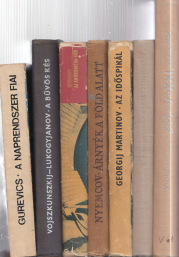Gurevics, Vojszkunszkij-Lukodjanov, Jefremov, Nyemcov, Georgij Martinov, V. A. Obrucsev, Vasziljev-Guscsev - 7 db. sci-fi (orosz szerz�k): A naprendszer fiai + A b�v�s k�s + Az Androm�da-k�d + �rny�k a f�ld alatt + Az id�spir�l + Utaz�s Ut�ni�ba + Riport a XXI.sz�zadb�l