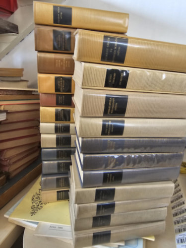 P�zm�ny P�ter, Janus Pannonius, Heltai G�sp�r - Bornemissza P�ter, Kem�ny J�nos - Bethlen Mikl�s, M�ricz Zsigmond, Juh�sz Gyula, D�ry Tibor, Kazinczy Ferenc, P�terfy Jen�, Illy�s Gyula, - 23db a Magyar remek�r�k sorozatb�l, K�NYVMENT� AJ�NLAT: P�zm�ny P�ter m�vei+ Magyarorsz�gi humanist�k+ Heltai G�sp�r �s Bornemissza P�ter m�vei+ Magyar gondolkod�k 17. sz�zad+ Magyar k�lt�k 18. sz�zad+ Magyar dr�ma�r�k 16-18.