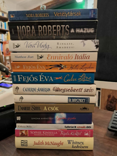 Judith McNaught, Catherine Anderson, Katherine Stone, Danielle Steel, Simona Ahrnstedt, Sophie Kinsella, Catherine Miller, Nora Roberts, Matthew Fort, Fejős Éva, Vass Virág - 12 db romatikus KÖNYVMENTŐ AJÁNLAT: Whitney, kedvesem, Megsebzett szív, Álomsziget, A csók, Egyetlen éjszaka, Tripla koktél, Catherine M. szexuális élete, Vetélytársak, A hazug, Ennivaló Itália, Helló, London, Cuba Libre, Ringass, Amad