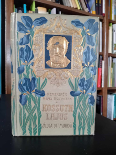 �ssze�ll�totta �s bevezet�ssel ell�tta: Kossuth Ferencz - Kossuth Lajos v�logatott munk�i     - Aranyozott, sz�nezett kiad�i eg�sz v�szonk�t�s, Sz�mos k�ppel. A bor�t� dombornyomott portr�val d�sz�tve. Saj�t k�ppel.