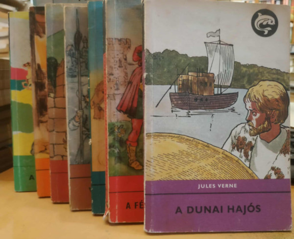 Barabs Tibor, Verne Gyula, Fehr Tibor, Balogh Bni, Brdos Lszl, Breszt Borisz - 7 db Delfin regny: A Dunai hajs + A dzsids kapitny + A flhold rnykban +  Divnyi trtnet + Hajdkaland + Szpen szll slyommadr + Vgvri legenda