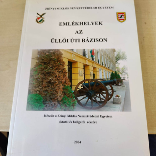 Eml�khelyek az �ll�i �ti b�zison