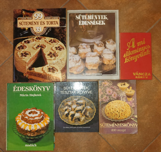 6 k�nyv �desshz�j�aaknak: A mi s�tem�nyyesk�nyv�nk (V�ncza k�nyv), S�tem�nyesk�nnyv, S�tem�nyek, t�szt�k k�nyve, �desk�nyv, 99 s�tem�ny �s torta, S�tem�nyek, �dess�gek