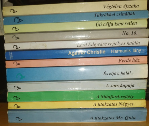 Agatha Christie - 12 db Agatha Christie: A titokzatos Mr. Quin; A titokzatos Ngyes; A Sittaford-rejtly; A sors kapuja; s elj a hall...; Ferde hz; Harmadik lny; Lord Edgware rejtlyes halla; No. 16.; ti clja ismeretlen; Tkrkkel csinljk; V
