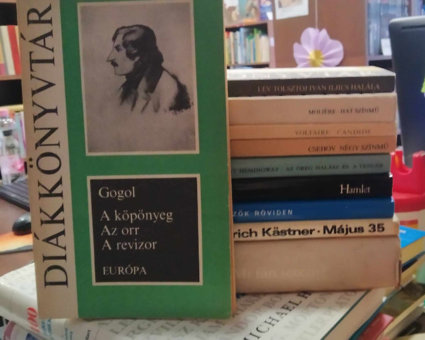 Gogol, Lev Tolsztoj, Moli�re, Voltaire, Csehov, E. Hemingway, Shakespeare, O. Nagy G�bor - 8 db K�NYVMENT� AJ�NLAT, k�telez�k: M�jus 35. +K�telez�k r�viden (M�ra, Moln�r, G�rdonyi, J�kai, M�ricz) +Hamlet+ Az �reg hal�sz �s a tenger+ Candide+ Hat sz�nm�+ Ivan Iljics hal�la+ A k�p�nyeg/ Az orr/ A revizor