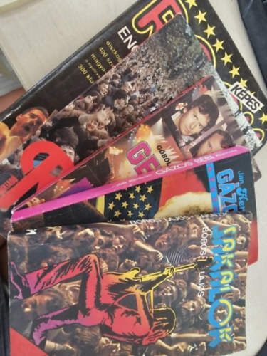 Göbölyös N. László, Jan Kerouac, Boros Lajos - 5db zenei kötet, KÖNYVMENTŐ AJÁNLAT: Képes rock enciklopédia+ Rock évkönyv 1981+ Genesis+ Gázos bébi+ Sakálok