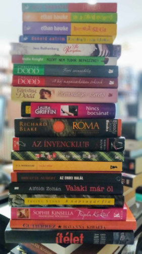 Ethan Hawke, Christina Dodd, Laura Griffin, P. G. Wodehouse, Sophie Kinsella, Brdos Andrs, Richard Blake - 20 db vegyes tematikj m: tlet+Havanna kirlya+Tripla koktl+A napsugr fia+Valaki mr l+Az erdei hall+Tallt pnz+Grbljek meg, ha igazat mondok+Az nyencklub+Rma/Az sszeeskvs+Nincs bocsnat+Szenvedlyes szeret+A b