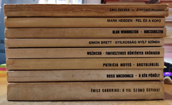 Woznicka, Patricia Moyes, Mark Hebden, Alan Winnington, Ross Macdonald, Simon Brett, mile Gaboriau, Emil Vachek - 8 db krimi (Fekete knyvek): A 113. szm gyirat; A kk prly; Angyalhall; tkozott pillanat; Fantasztikus bntnyek krnikja avagy klns s htborzongat histrik; Gyilkossg nylt sznen; Macskaszem; Pel s a kop