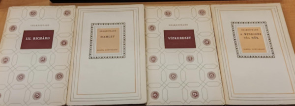 Shakespeare - 4 db Shakespeare: III. Richárd + A Windsori víg nők + Hamlet + Vízkereszt vagy amit akartok