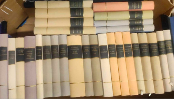 Jack London, Honor� de Balzac, Maupassant, Henry Fielding, Thomas Mann, Karel Capek, Cervantes, Alekszej Tolsztoj, Huxley Aldous, H. G. Wells, George Eliot, Kazantzakisz, William Somerset Maugham, Ch - 33 db Vil�girodalom Remekei k�nyv: - Az �nekl� kutya, a feh�r csend - Elveszett ill�zi�k, A kalandor I,II - Komornyikn� �nagys�ga - Tom Jones I,II - A Buddenbrook h�z - Elbesz�l�sek - A virginiai testv�rek I,II