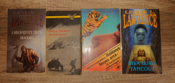Leslie L. Lawrence - 4 k�nyv Leslie L. Lawrence-t�l: Holdany� f�nyes arca, Sindzse szeme, A megfojtott viking mmocsara, Siva �jra t�ncol I.