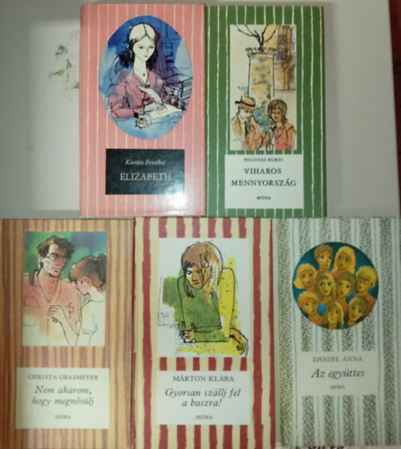 Kert�sz Erzs�bet, Palotai Boris, Christa Grasmeyer, M�rton Kl�ra, D�niel Anna - (5db) Cs�kos K�nyvek ifj�s�gi k�nyvcsomag a 12-16. �ves koroszt�ly sz�m�ra: Elizabeth / Viharos mennyorsz�g / Nem akarom, hogy megn�s�lj / Gyorsan sz�llj fel a buszra / Az egy�ttes