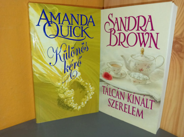 Amanda Quick, Sandra Brown - K�l�n�s k�r� + T�lc�n k�n�lt szerelem (2db romantikus reg�ny)