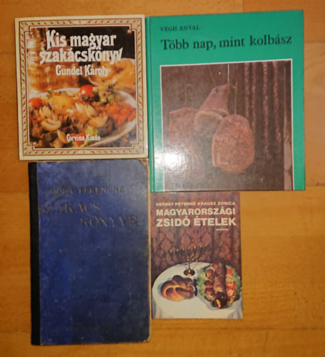 Gundel Kroly, Vgh Antal, Herbst Ptern-Krausz Zorica, Mra Ferencn - 4 knyv a tradicionlis magyar konyhrl: Kis magyar szakcsknyv, Tbb nam mitn kolbsz, Mra Ferencn szakcsknyve, Magyarorszgi zsid telek