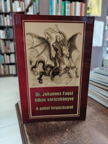 Dr. Johannes Faust - Dr. Johannes Faust Titkos varzsknyve a pokol leigzsrl