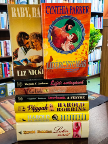 Cynthia Parker, Liz Nickles, Virginia C. Andrews, Diana Dorth, Harold Robbins - Romantikus k�nyvcsomag 8 darabos K�NYVMENT� AJ�NLAT: Lid�rcnyom�s, Baby, baby, �jf�li suttog�sok, Balsors, �rny�kb�l a f�nyre, V�gyak, Ragadoz�k, Latin szeret�