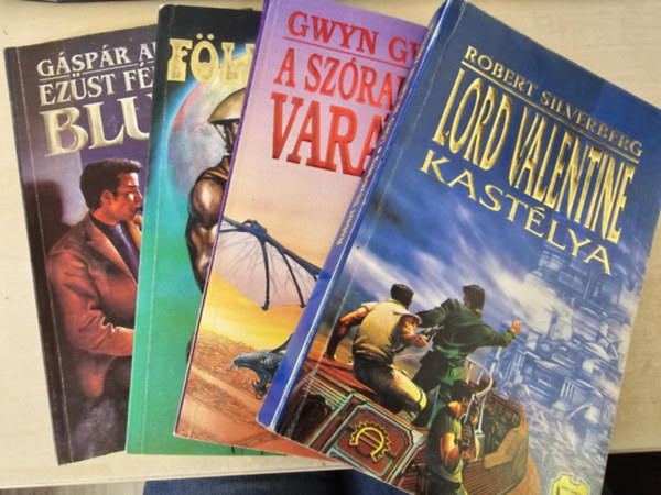 Gspr Andrs, Brian W. Aldiss, Gwyn Gwylin, Robert Silvenberg - 4db Griff knyv, sci-fi, KNYVMENT AJNLAT: Ezst flhold blues+ Fldburok+ A szrakozott varzsl+ Lord Valentine kastlya