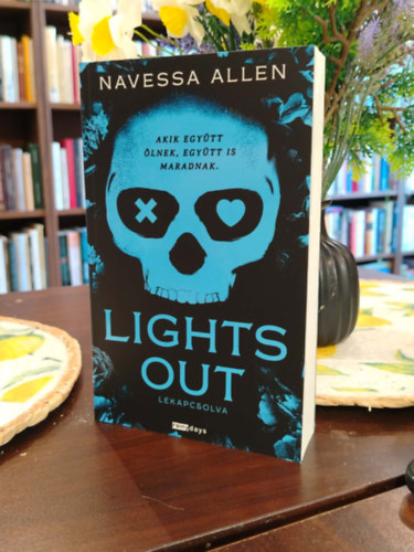 Navessa Allen - Lights Out - Lekapcsolva
