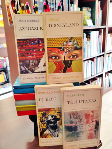 Malamud Bernard, William Somerset Maugham, Anna Seghers, Stanislaw Dygat, Ernest Hemingway, Vercors, Julio Cortazar, Francois Mauriac, Kurt Vonnegut, Carson McCullers - K�NYVMENT� AJ�NLAT, 10 DB. "Eur�pa Zsebk�nyvek" �j �let, T�li utaz�s, Az igazi k�k, Disneyland, Az �reg hal�sz �s a tenger, A tenger csendje, Nagy�t�s, Viperaf�szek, �ldja meg az Isten, Mr Rosewater, Mag�nyos vad�sz a sz�v