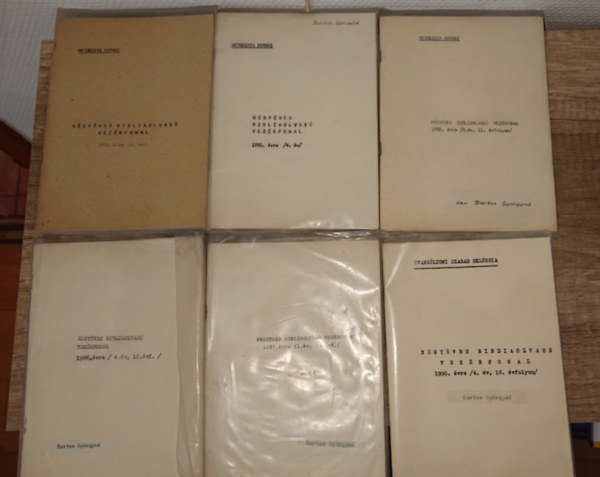 Metodista Egyház hat kiadványa a nyolcvanas évekből: Négyéves Bibliaolvasó Vezérfonal 1981, Négyéves Bibliaolvasó Vezérfonal 1982, Négyéves Bibliaolvasó Vezérfonal 1985, Négyéves Bibliaolvasó Vezérfonal 1986, NBV 1987, NBV 1990