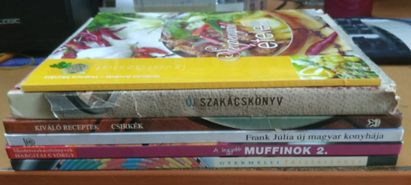 Halmos Monika, Mária Hajková, Hargitai György, Frank Júlia, Louis Weber - Serpenyős ételek; Gyermelyi tésztáskönyv; Kiváló receptek: Csirkék; Frank Júlia új magyar konyhája; A legjobb muffinok 2.; Új szakácskönyv (6 kötet)