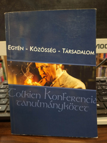 Kiss Kincső Rózsa (szerk.), Bonácz Ágnes (szerk.), Nagy Andrea (szerk.) - Egyén - Közösség- Társadalom (Tolkien Konferencia tanulmánykötet)