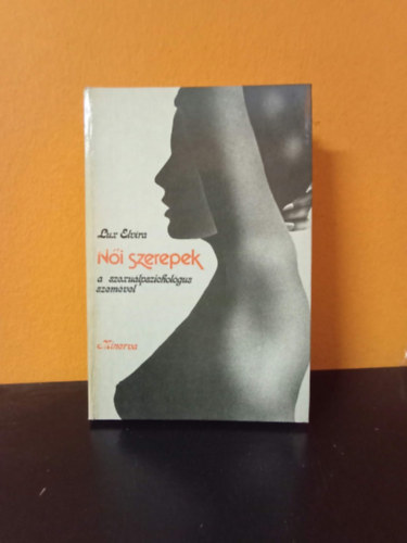 Dr. Lux Elvira (szerk.) - N�i szerepek a szexu�lpszichol�gus szem�vel (els� kiad�s)