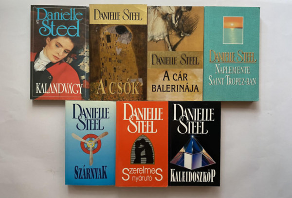Danielle Steel - 10 DB DANIELLE STEEL KTET: 1.	A CR BALERINJA 2.	A CSK 3.	KALANDVGY 4.	KALEIDOSZKP 5.	NAPLEMENTE SAINT TROPEZ-BAN 6.	SZRNYAK 7.	SZERELMES NYRUT 8. ISABELLA 9. SZERELMEM HOLLYWOOD 10. CSALDI ALBUM