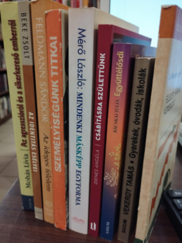Dr. Ranschburg Jen�, Vekerdy Tam�s, B�cskai J�lia, Dienes Ang�la, M�r� L�szl�, Popper P�ter, Feldmann S�ndor, Beke Zsolt, Moh�s L�via - Pszichol�gia k�nyvcsomag 9 db-os : F�lelem, harag, agresszi�, Gyerekek,�vod�k, iskol�k, Egy�tt�l�sdi, Cs�b�t�sra sz�lett�nk, Mindenki m�sk�pp egyforma, Szem�lyis�g�nk titkai, Az ideges f�lelem, Az identit�s es�lyei, Az agresszi