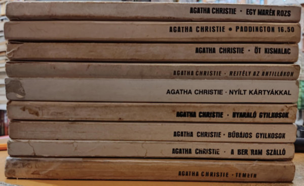 Agatha Christie - 9 db Agatha Christie: A Bertram szll; Bbjos gyilkosok; Egy mark rozs; Nyaral gyilkosok; Nylt krtykkal; Rejtly az Antillkon; t kismalac; Paddington 16.50; Temetni veszlyes