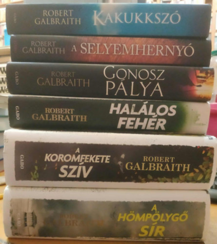Robert Galbraith (J. K. Rowling) - 6 db Cormoran Strike-regény: Kakukkszó + A selyemhernyó + Gonosz pálya + Halálos fehér + A koromfekete szív + A hömpölygő sír
