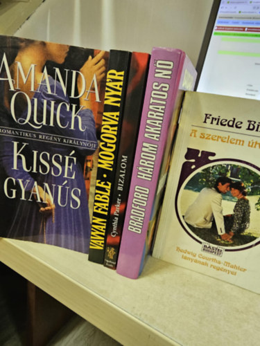 Amanda Quick, Vavyan Fable, Cynthia Parker, Barbara Taylor Bradford, Friede Birkner - 5db romantika: Kiss� gyan�s+ Mogorva ny�r+ Bizalom+ H�rom akaratos n�+ A szerelem �tveszt�in