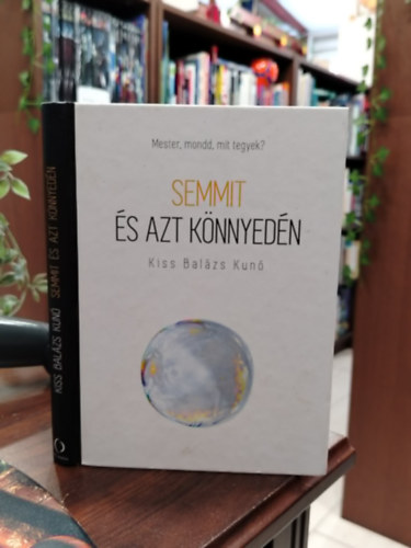 Kiss Balázs Kunó - Semmit és azt könnyedén