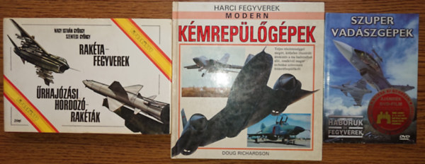 2 könyv ajándék DVD a légi hadviselésről: Kémrepülőgépek, Rkétafegyverek/Űrhajózási hordozó rakéták + Szuper vadászgépek (DVD)
