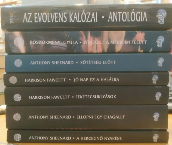 Anthony Sheenard, Harrison Fawcett, Böszörményi Gyula - 7 db Mysterious Universe: A hercegnő nyakéke; Az Evolvens kalózai; Ellopni egy Chagalt; Feketecsuklyások; Jó nap ez a halálra; Sötétség előtt; Ütközet a Meridim felett