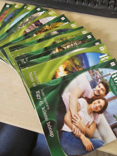 Susan Stephens, Barbara Hannay, Christine Rimmer, Helen Bianchin, Kate Hardy, Julia James, Claire Baxter, Jennifer Hayward, stb - Romana - Sz�les a vil�g, nagy a szerelem 14 db. (635., 636., 637., 638., 639., 640., 641., 642., 643., 644., 649., 651., 652., 661. k�tetek)