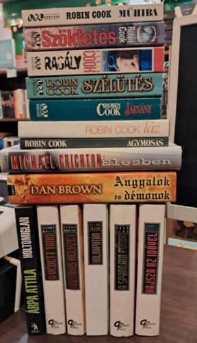 Robin Cook, Michael Crichton, rpa Attila, Dan Brown, Steve Martini, Stephen White, Greg Iles, Allan Folson, John J. Nance - 16 db krimi, KNYVMENT AJNLAT: Szktets, Mhiba, Jrvny, Szlts, Lz, Agymoss, Holtomiglan, Angyalok s dmonok, Kritikus helyzet, A vdett tan, A spandaui fnix, Holnap utn, Hajsza az idvel