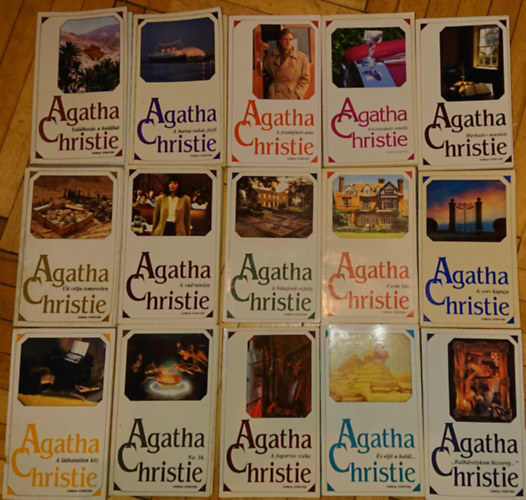 Agatha Christie - 15 db Agatha Christie krimi: És eljő a halál..., A fogorvos széke, Úti célja ismeretlen, Balhüvelykem bizsereg, Herkules munkái, No 16., A sors kapuja, A láthatatlan kéz, A Sittaford-rejtély, A Listerdale-rejtély, A vád tanúja, A barna