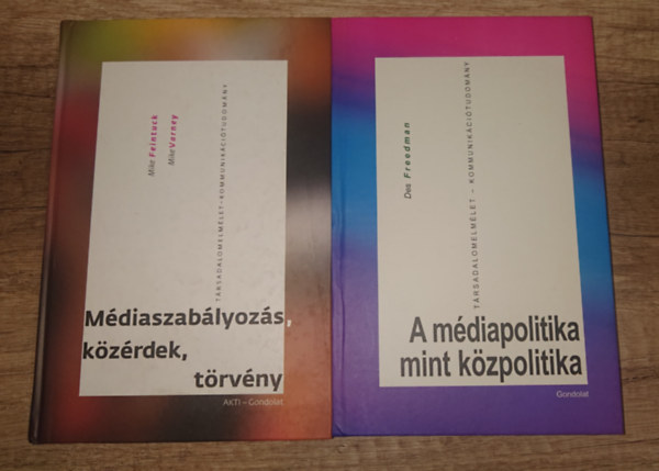 Mike Feintuck - Mike Varney, Des Freedman - 2 t�rsadalomtudom�nnyal-kommunik�citudom�nnyal foglalkoz� k�nyv: M�diaszab�lyoz�s, k�z�rdek, t�rv�ny, A m�diapolitika mint szakpolitika