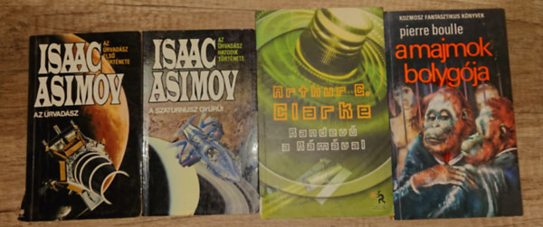 Isaac Asimov, Arthur C. Clarke, Pierre Boulle - 4 klasszikus sci-fi: Az �rvad�sz, A Szaturnusz gy�r�jei, Randev� a R�m�val, A majmok bolyg�ja