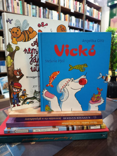 Angelika Glitz, RTV-Minerva, Vlagyimir Mitipov, K�ny�di S�ndor, Mezei Andr�s, Madonna, G�ti Kov�cs Istv�n - Gyerekk�nyv k�nyvcsomag 8 darabos K�NYVMENT� AJ�NLAT: Vick�, Aki nem hiszi, j�rjon ut�na, Fuf, a kismammut, Jeremi�s �s a g�ps�rk�ny, L� az iskol�ban, Mr. Peabody alm�i, A s�rk�ny�l� P�sztorleg�ny, A legszebb magyar n�pmes�k